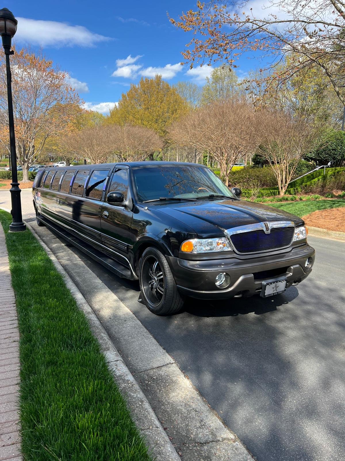 DJ en un festival de música electrónica