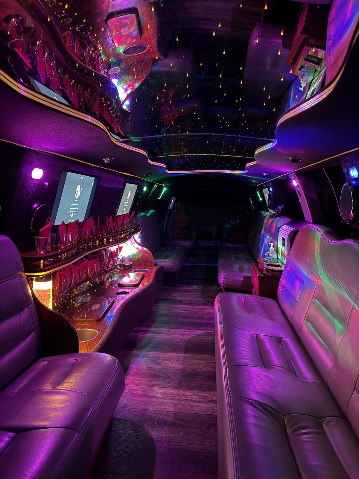 DJ femenina con auriculares